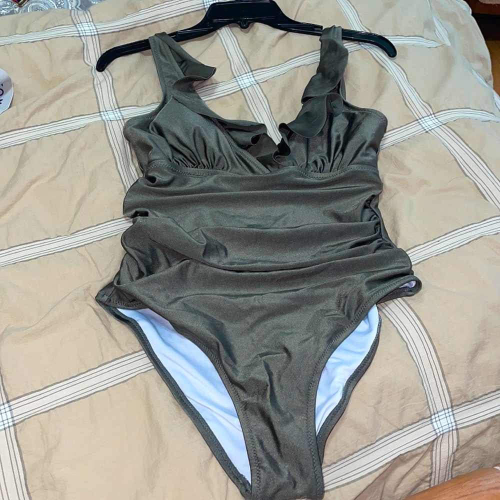 New cupshe ruffle BathingSuit